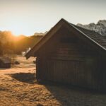 Cum influențează clima din județul Alba alegerea tipului de cabană