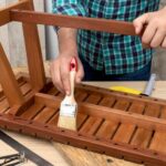 Cum se vopsește corect mobilierul din lemn masiv cu finisaj profesional