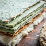 Izolația naturală la cabanele din lemn – avantaje și materiale recomandate